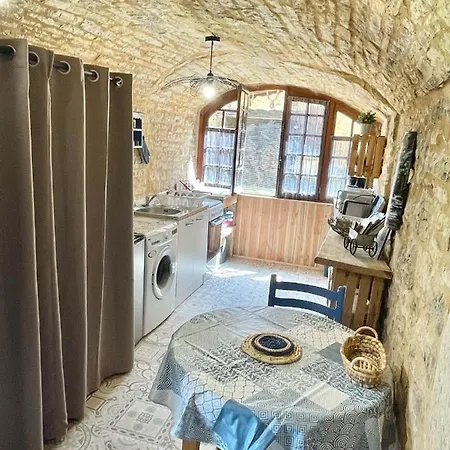 Le Four A Pain Bed & Breakfast